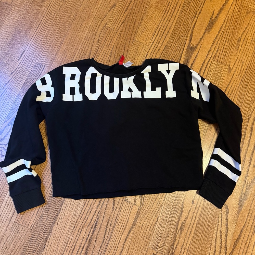 H‎ & M. BROOKLYN women’s black size small cropped sweatshirt